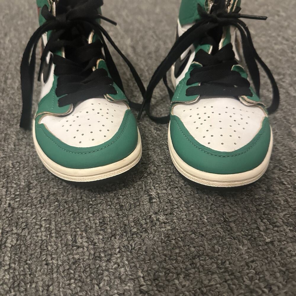 Nike Air Jordan 1 Retro High OG Lucky Green Youth 1 - Picture 3 of 9